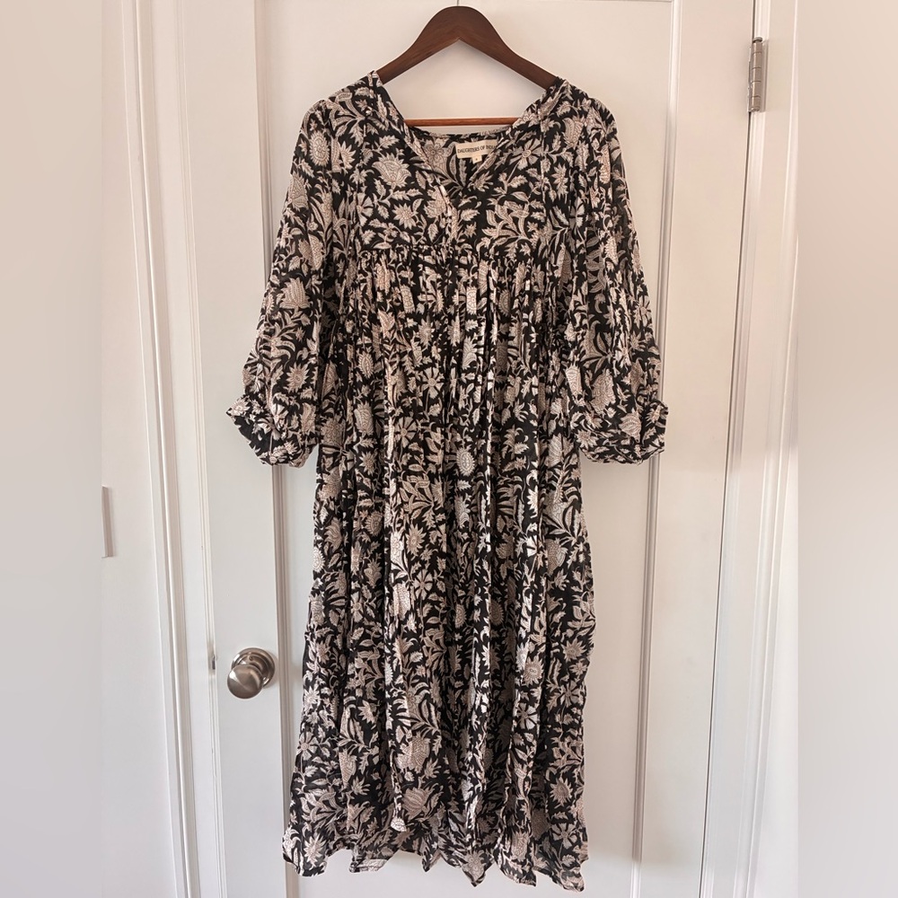 Kyra Dress Floral Black and Cream Flowy